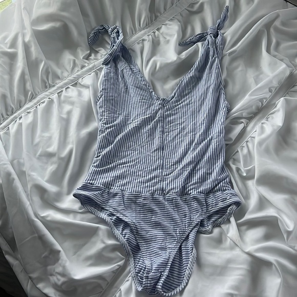 Perfect Spring Summer Bodysuit - Picture 1 of 3